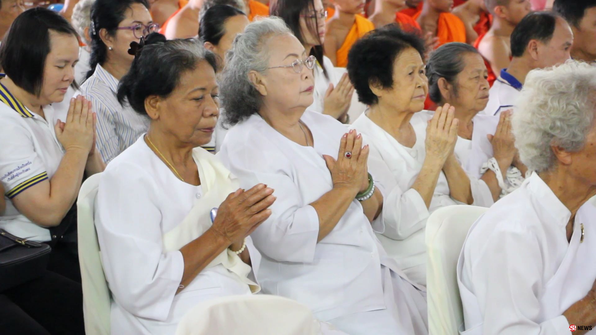 พะเยา...คณะสงฆ์ ผู้ว่าราชการ จ.พะเยา จะนำข้าราชการ ประชาชน เจริญพระพุทธมนต์อธิฐานจิตภาวนา เพื่อให้น้องๆ 13 คน ปลอดภัยกลับสู่อ้อมกอดพ่อแม่โดยเร็ว