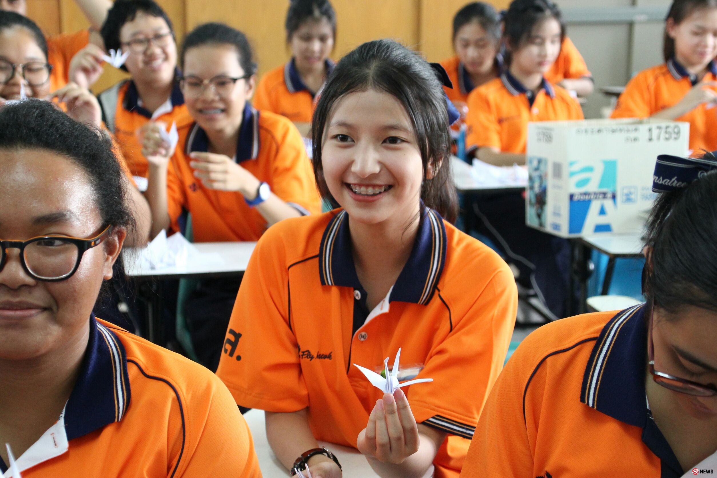 แทนคำห่วงใย นร.ภาษาญี่ปุ่นโรงเรียนดังพับนกกระเรียน 1,000 ตัว ส่งแรงใจช่วย 13 หมูป่า 