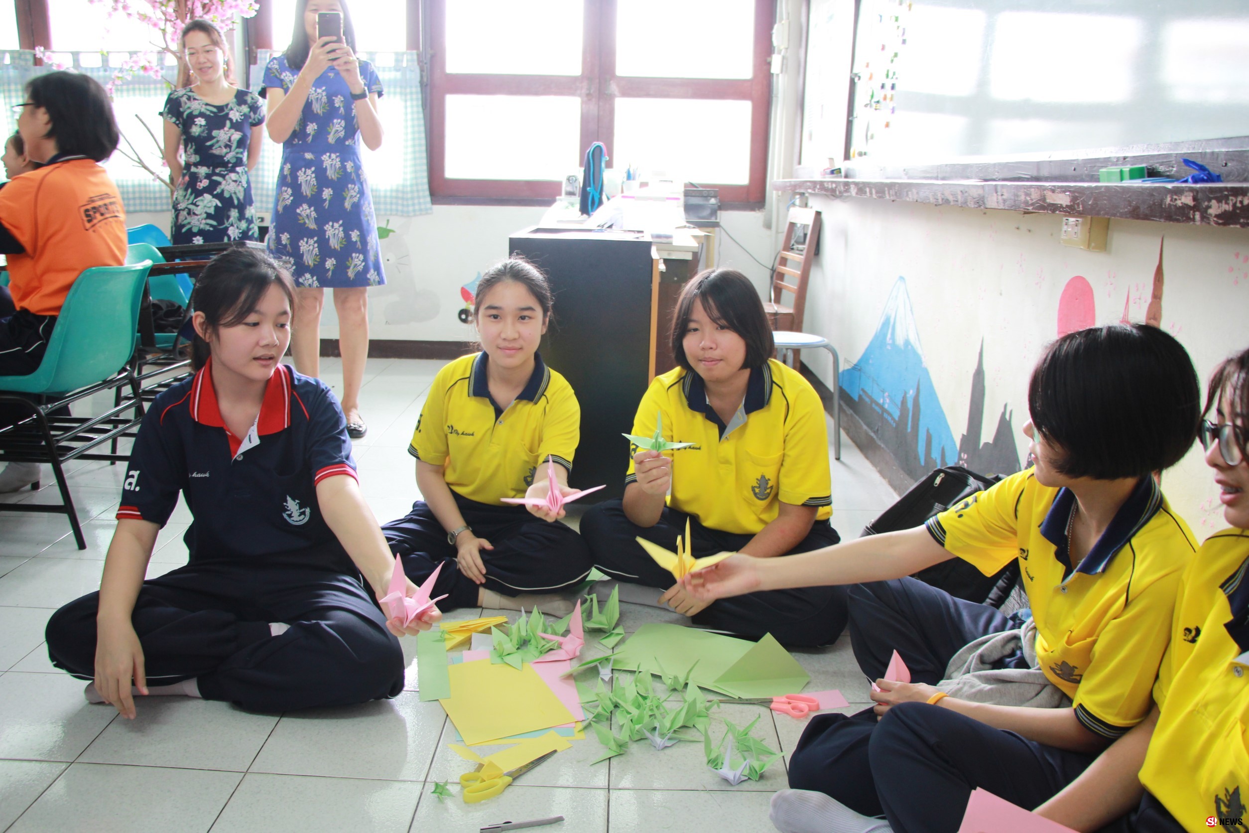 แทนคำห่วงใย นร.ภาษาญี่ปุ่นโรงเรียนดังพับนกกระเรียน 1,000 ตัว ส่งแรงใจช่วย 13 หมูป่า 