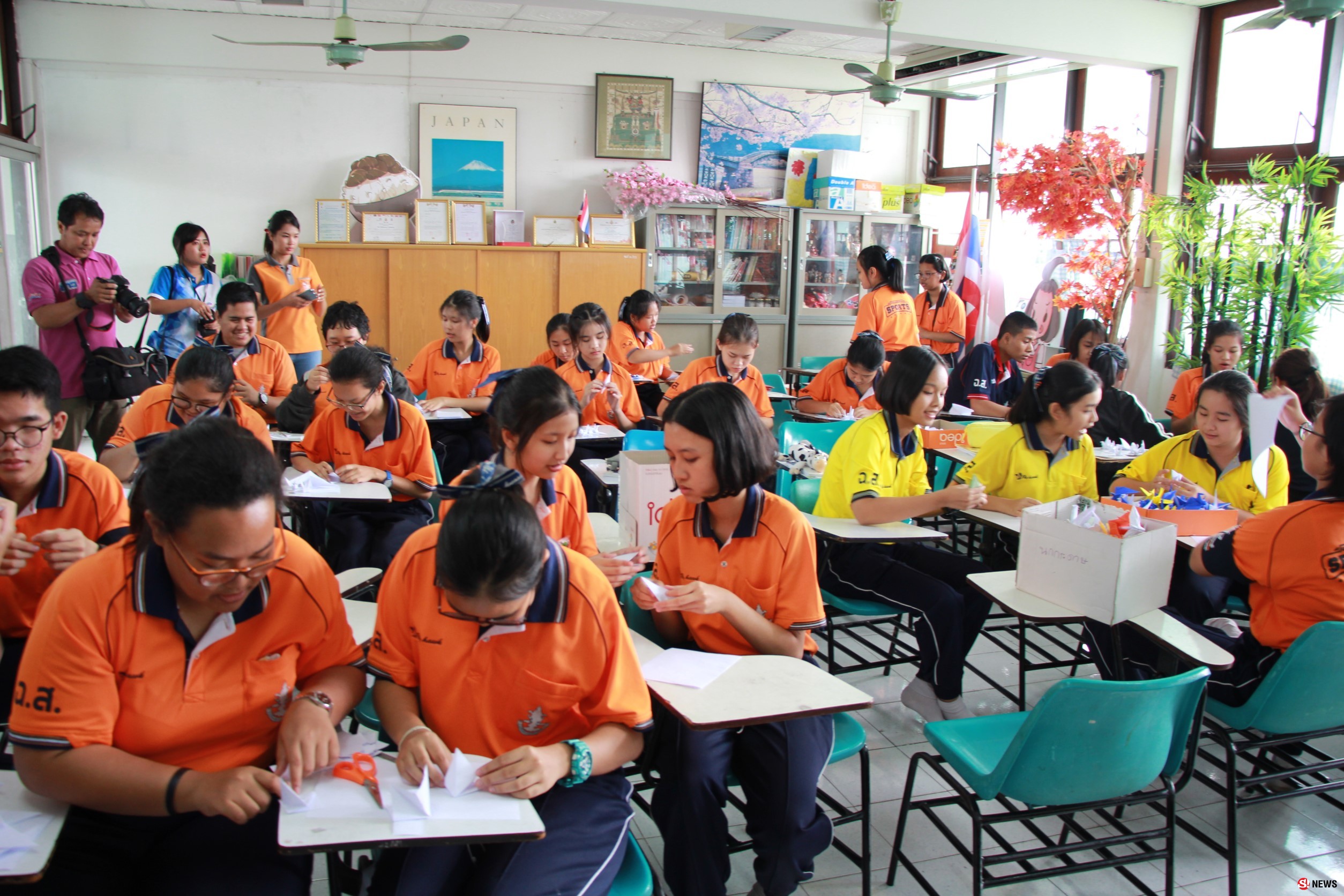 แทนคำห่วงใย นร.ภาษาญี่ปุ่นโรงเรียนดังพับนกกระเรียน 1,000 ตัว ส่งแรงใจช่วย 13 หมูป่า 