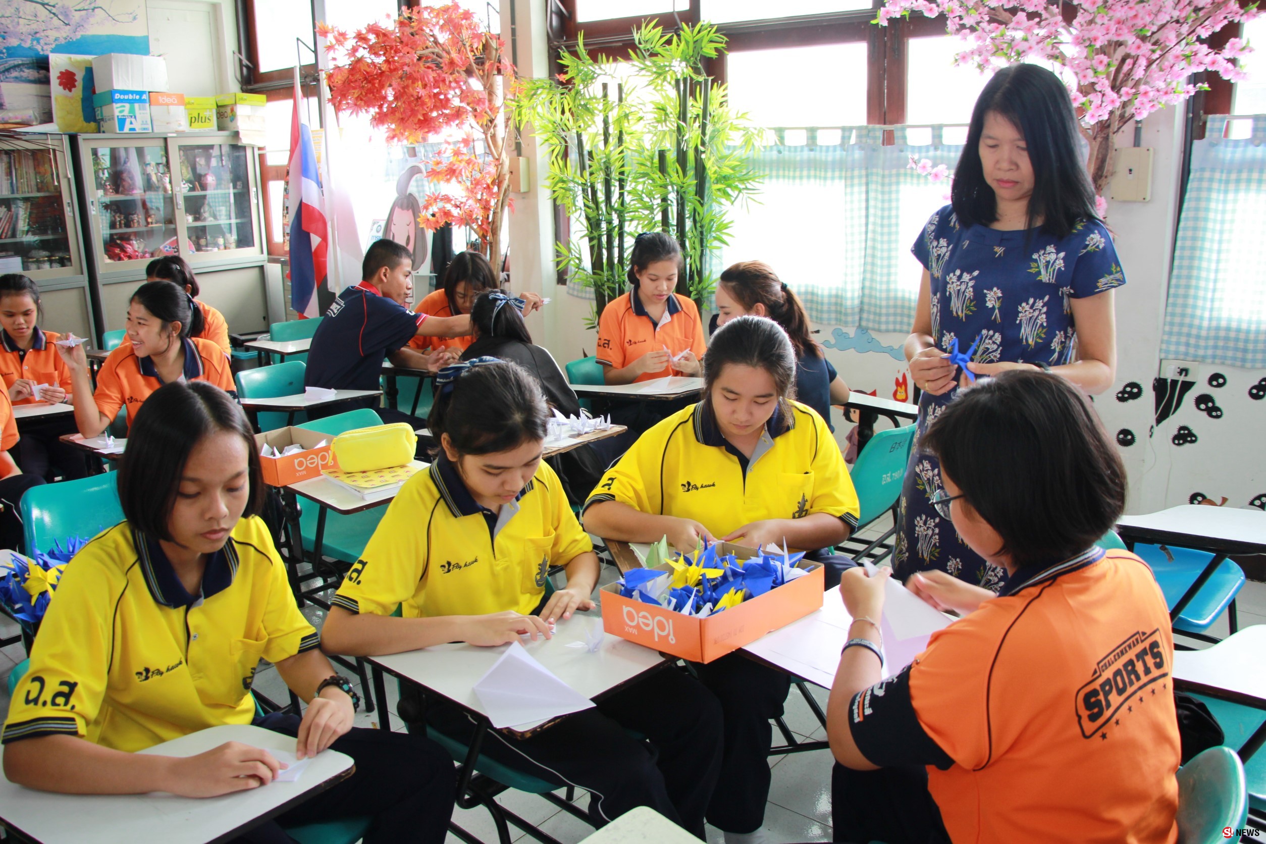 แทนคำห่วงใย นร.ภาษาญี่ปุ่นโรงเรียนดังพับนกกระเรียน 1,000 ตัว ส่งแรงใจช่วย 13 หมูป่า 