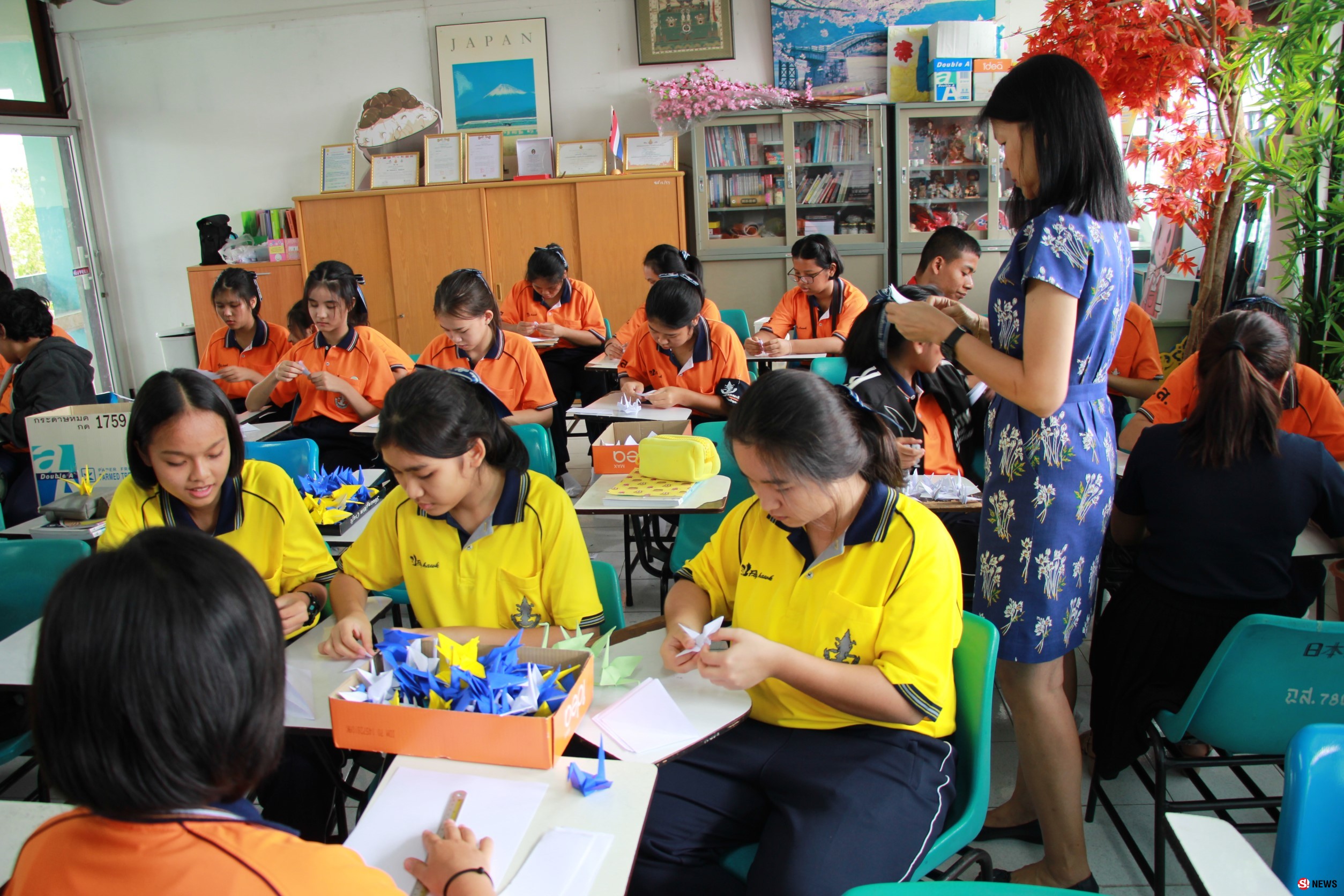 แทนคำห่วงใย นร.ภาษาญี่ปุ่นโรงเรียนดังพับนกกระเรียน 1,000 ตัว ส่งแรงใจช่วย 13 หมูป่า 