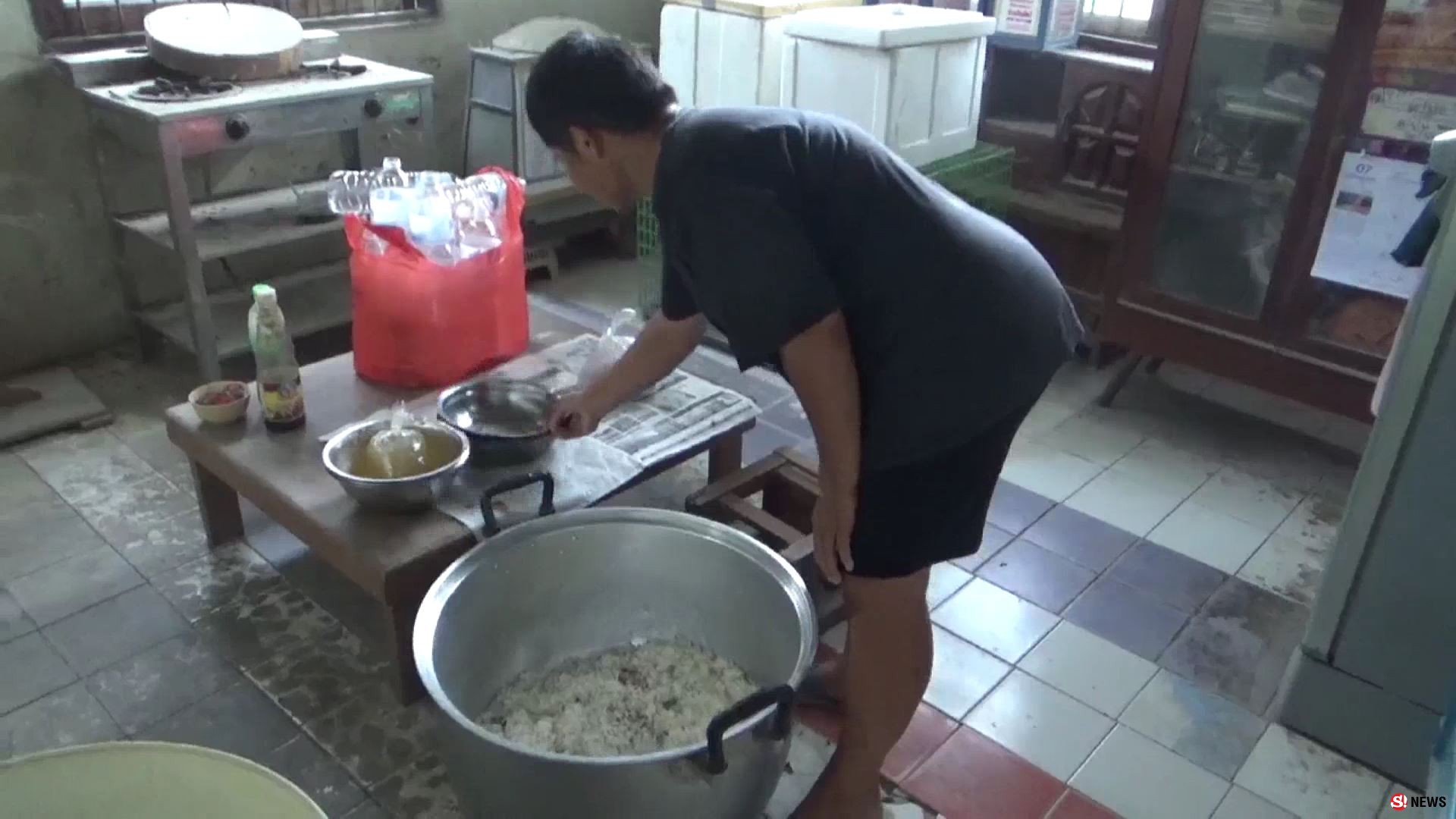 เกินรับไหว! สาวใจบุญเลี้ยงหมา-แมวกว่า 100 ตัว ขึ้นป้ายวอนช่วยค่าอาหารหลังแบกรับมา 20 ปี