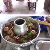 ไปเลยไหมล่ะ! พาชิม “ก๋วยเตี๋ยวตุ๋นหม้อไฟอินดี้” น้ำจิ้มรสแซ่บ-เนื้อนุ่มละลายในปาก