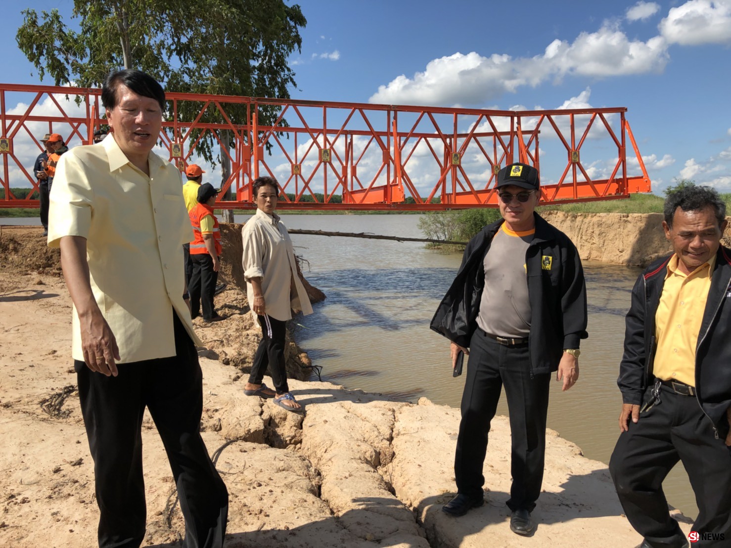7 วันเสร็จ! ผู้ว่าฯ กาฬสินธุ์เร่งติดตั้ง “สะพานเบร์ลี่” ช่วยชาวบ้านถนนขาด 700 ครัวเรือน