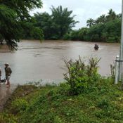 จ.ตาก - ฝนตกหนักชายแดนไทย-พม่า น้ำท่วมหนัก เกษตรกรปาดน้ำตาพร้อมหยาดฝน