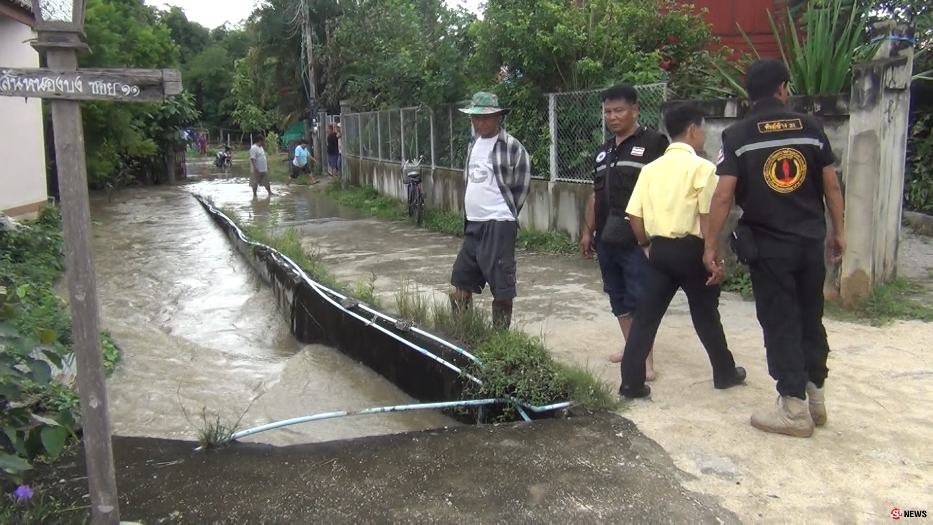 ฝนตกหนักน้ำลำห้วยแม่ฮาวทะลักท่วม2หมู่บ้านอ่วม 30หลัง