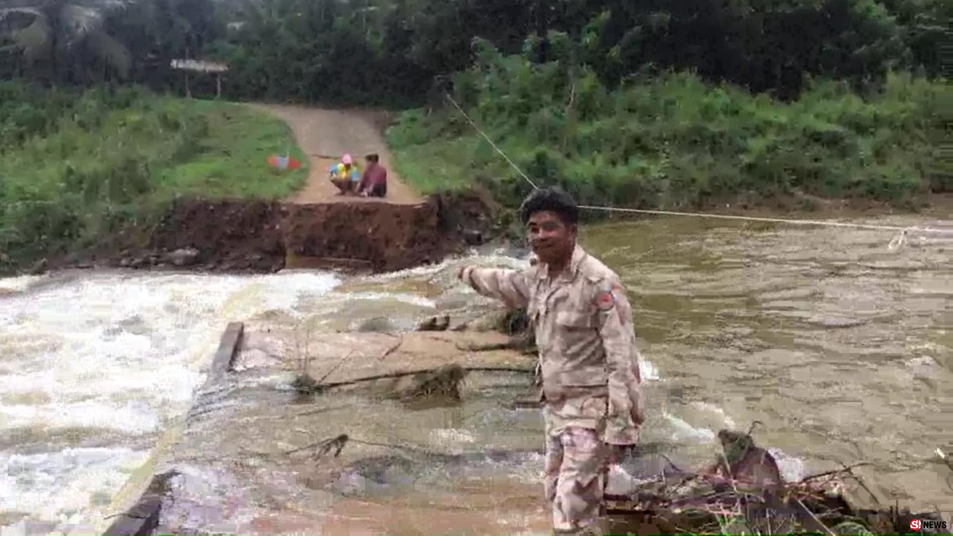 ประจวบคีรีขันธ์ เซินติญทำฝนตกหนักจนน้ำป่าหลากซัดสะพานในตำบลห้วยสัตว์ใหญ่ ที่หัวหิน ขาด 2 แห่ง หลายหน่วยเร่งช่วยเหลือ