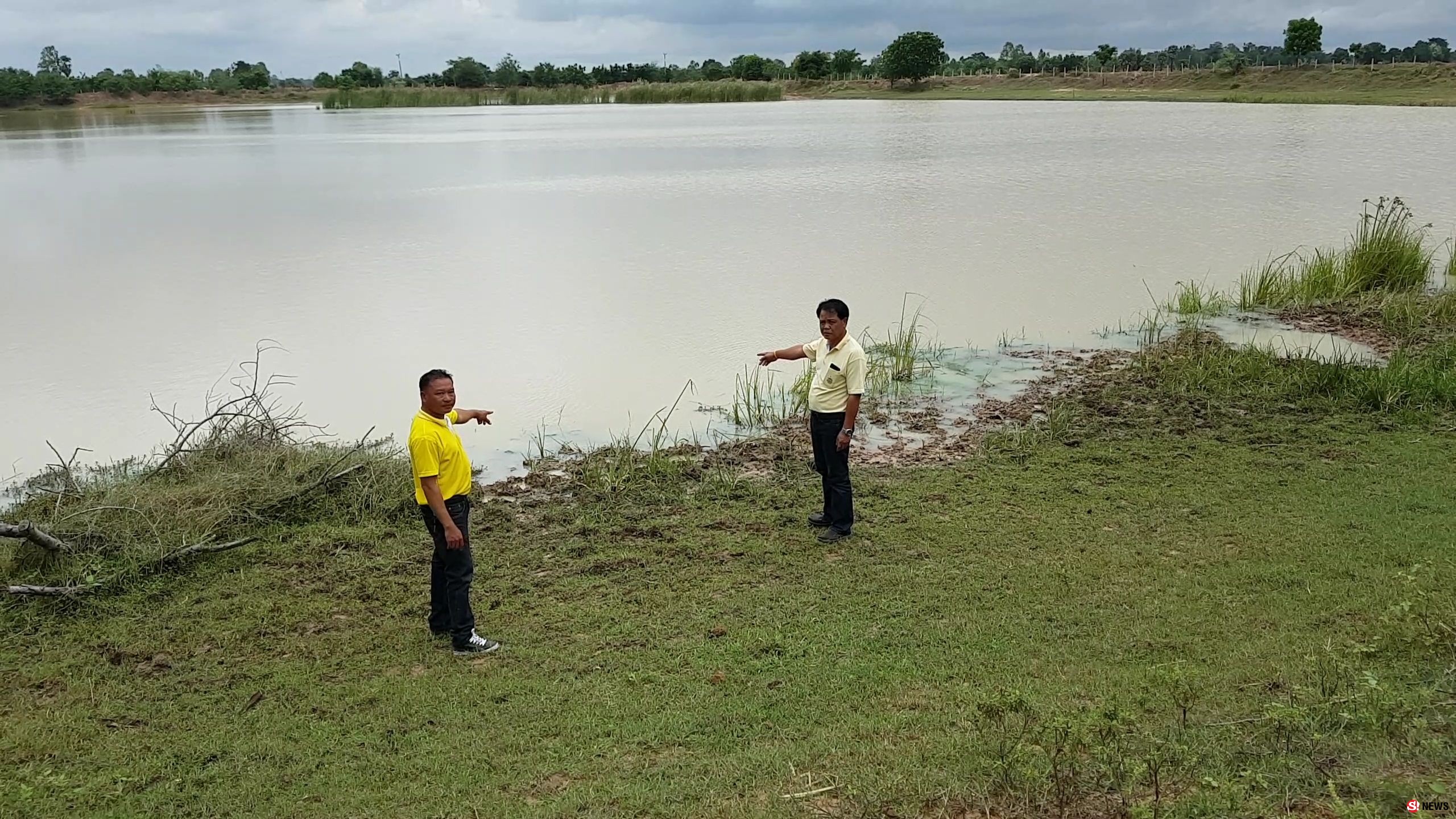 น้ำประปาหรือชาดำเย็นมีสีขุ่นคลัก-ชาวบ้านวอนหน่วยงานเร่งแก้หลังทนใช้ดื่มกินมาสิบปีแล้ว