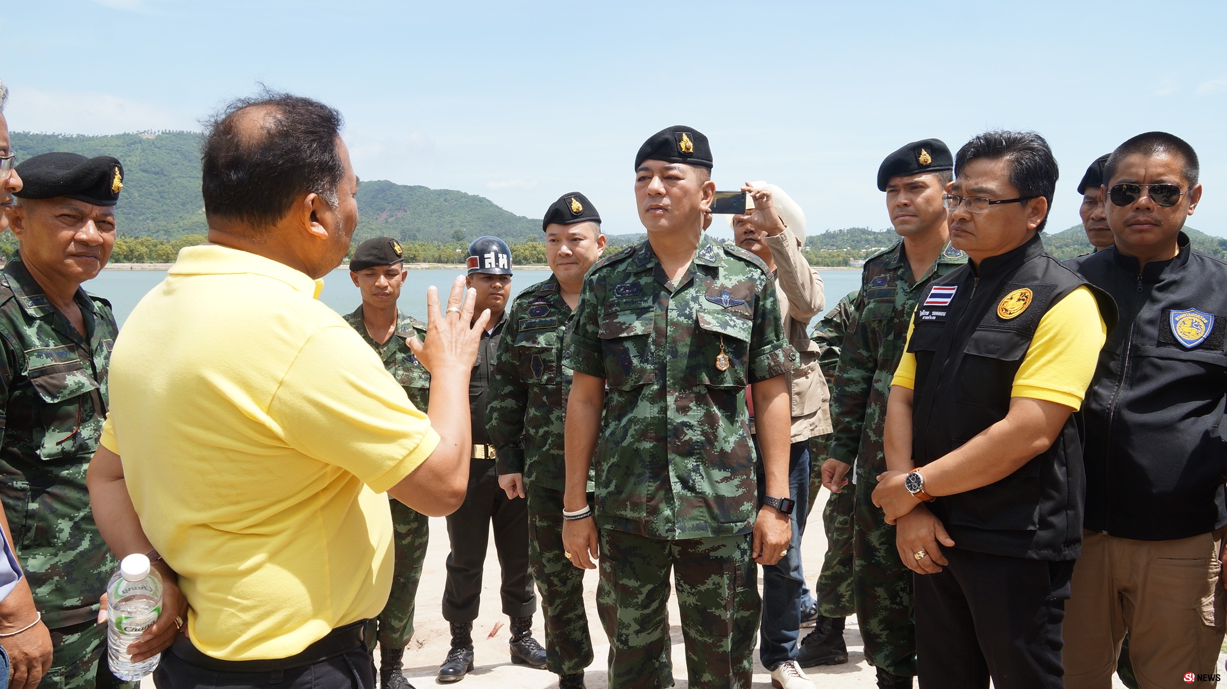 ดีเดย์สั่งรื้อถอนหัองพักริมพรุเฉวง พบเป็นแหล่งกบดานมั่วสุมยาเสพติดมานานนับปี