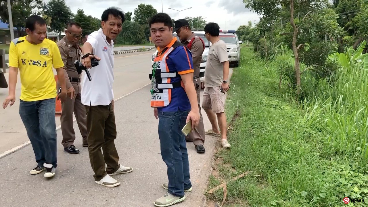 อุบัติเหตุรถผู้สื่อข่าว ถูกกระบะเกิดวูบ-พุ่งชนท้ายตกคูน้ำ