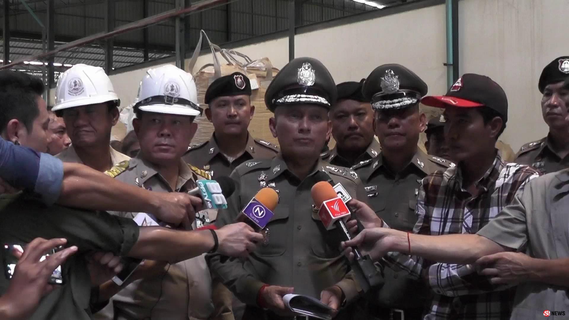 รอง ผบ.ตร. โผล่เมืองโอ่ง สั่งปิดโรงงานขยะเถื่อน จ่อดำเนินคดีทั้งอาญา-แพ่ง