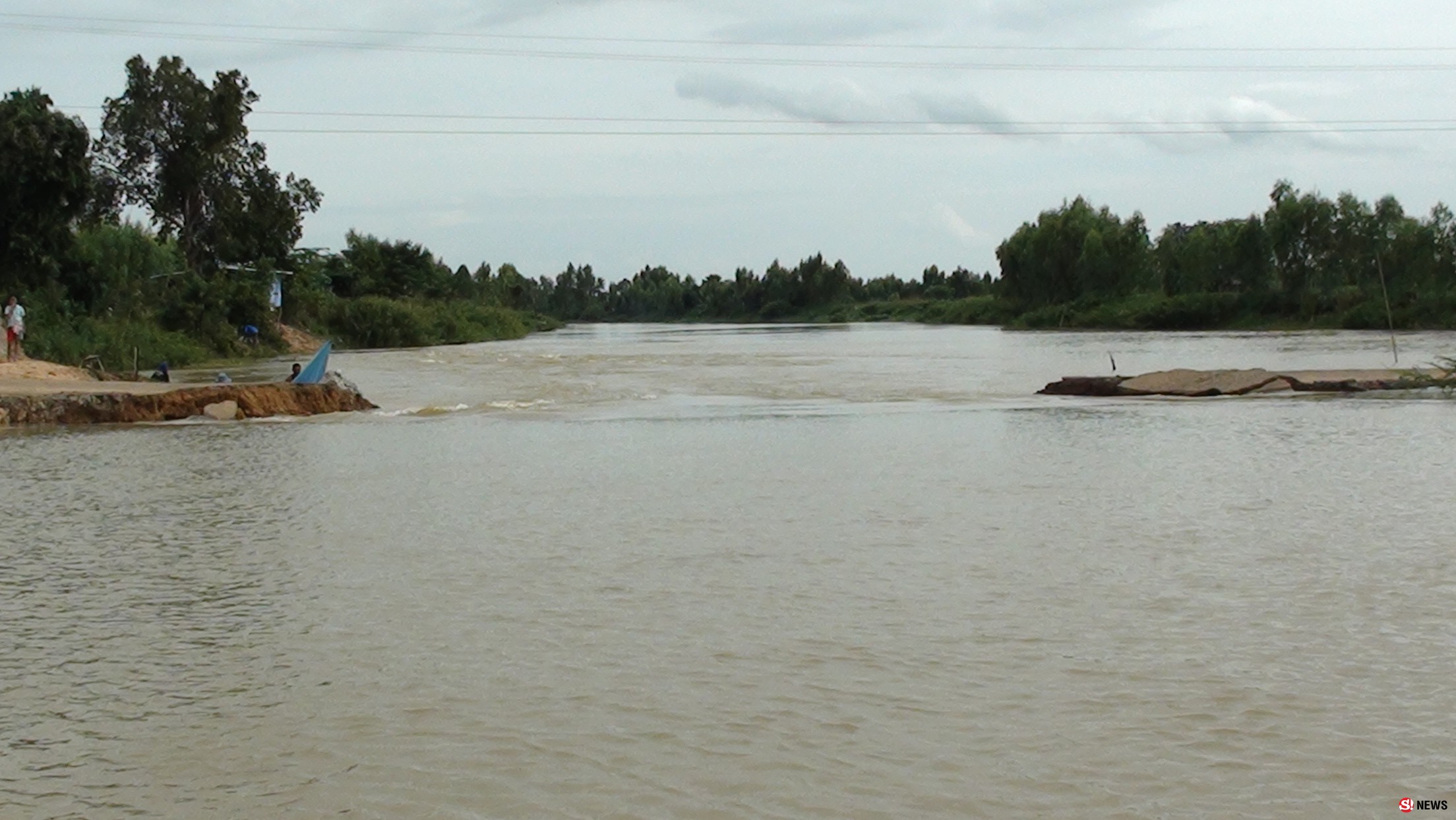 วิกฤต-แม่น้ำชีเพิ่มสูงกัดเซาะทุกเส้นทางทำถนนขาด ชาวบ้านพึ่งเรือเท่านั้น 