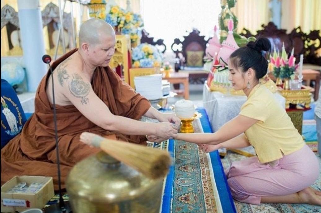 นก อุษณีย์