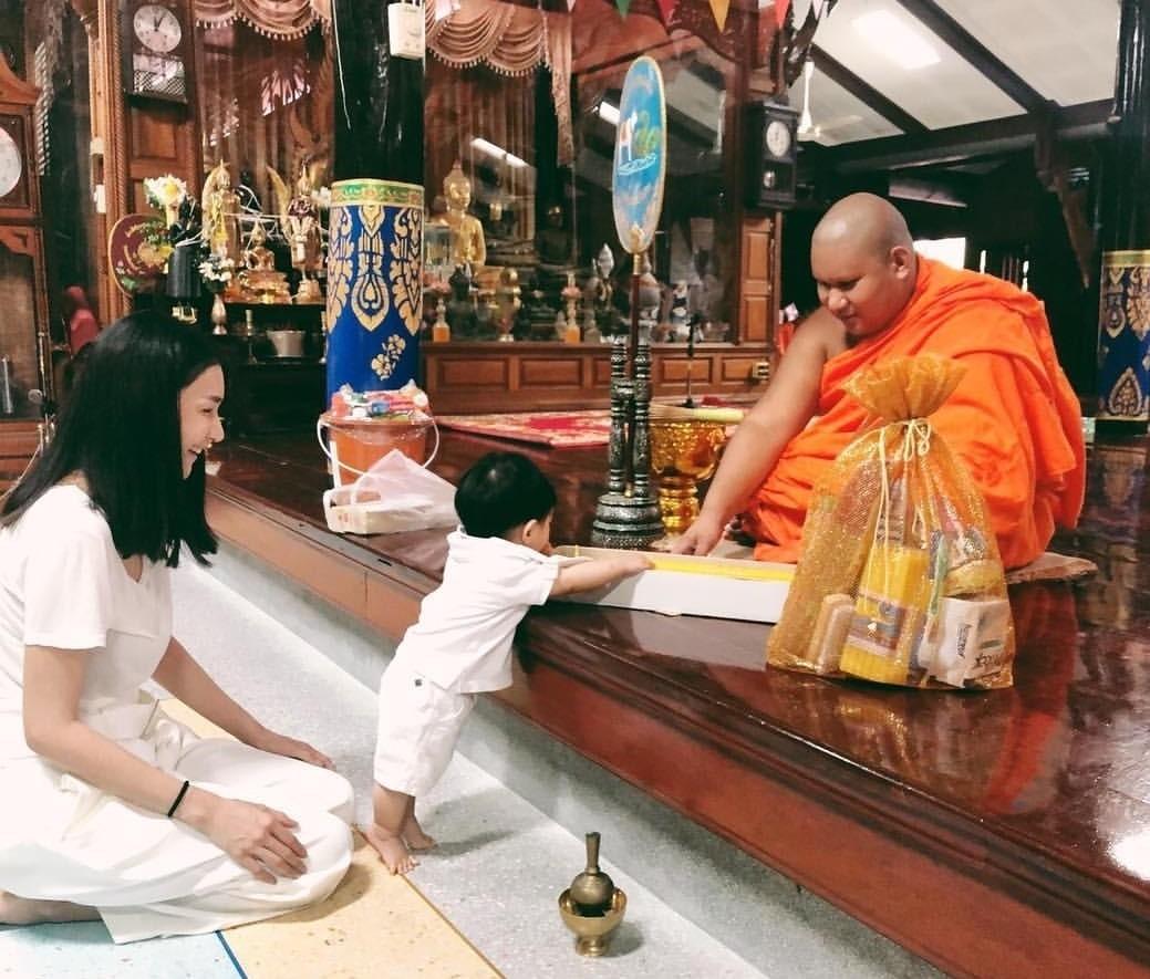 เนย โชติกา