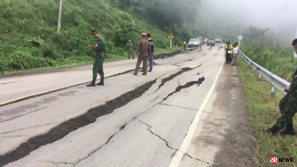 วิกฤตรอยแยก “โจ๊ะโหวะ” ทำถนนทรุดยาว 150 เมตร เตือน นทท.ระวังขึ้นภูทับเบิก  