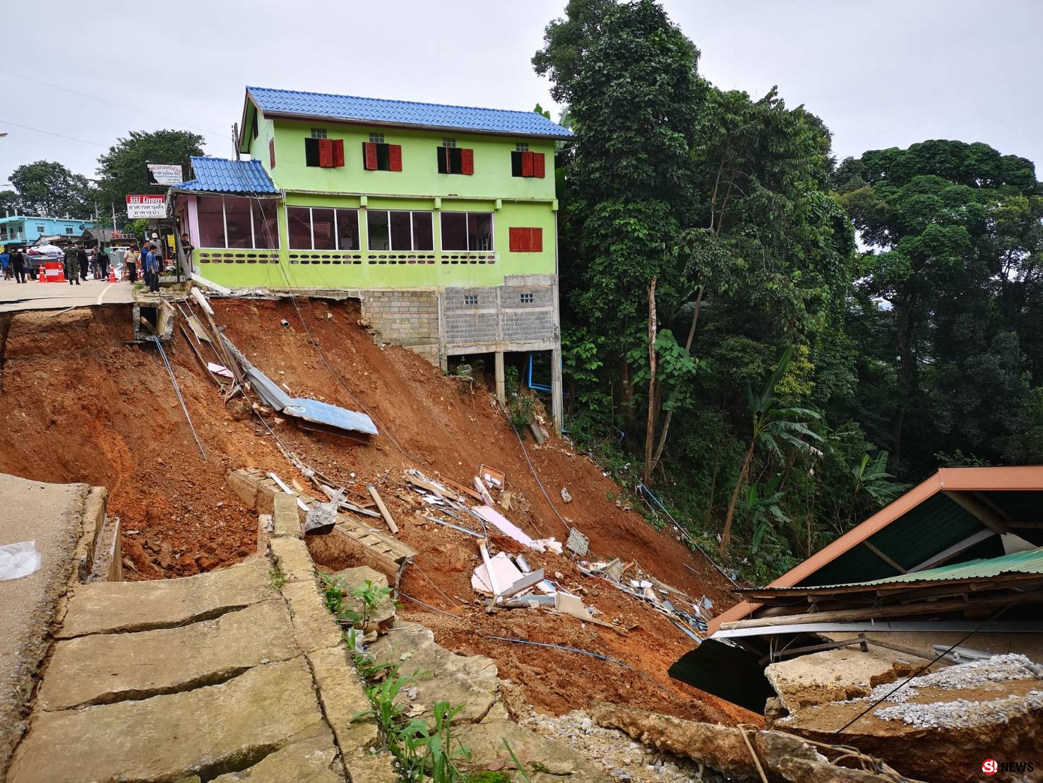 ฟื้นฟู “ภูชี้ฟ้า” หลังดินสไลด์กวาดเรียบบ้านเรือน-ร้านค้า ผวจ.คนใหม่ สั่งกำชับเยียวยาชาวบ้าน