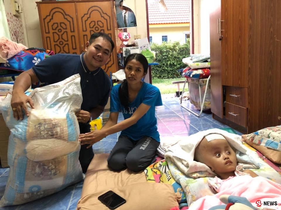 เด็กหัวโตโผล่-ครอบครัวสุดรันทด 5 ชีวิตอยู่ห้องเช่าเท่ารังหนู วอนผู้ใจบุญผ่านโซเชียล