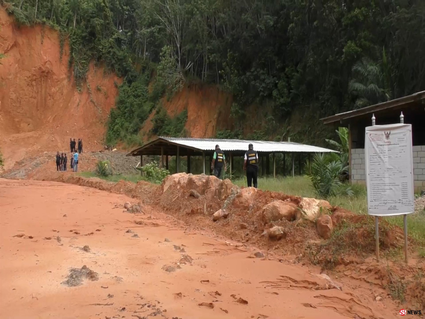 จีพีเอสนำทาง-บุกรวบ ผญบ.ขุดดินรุกล้ำแนวป่า สั่งระงับเตรียมส่งดำเนินคดี 