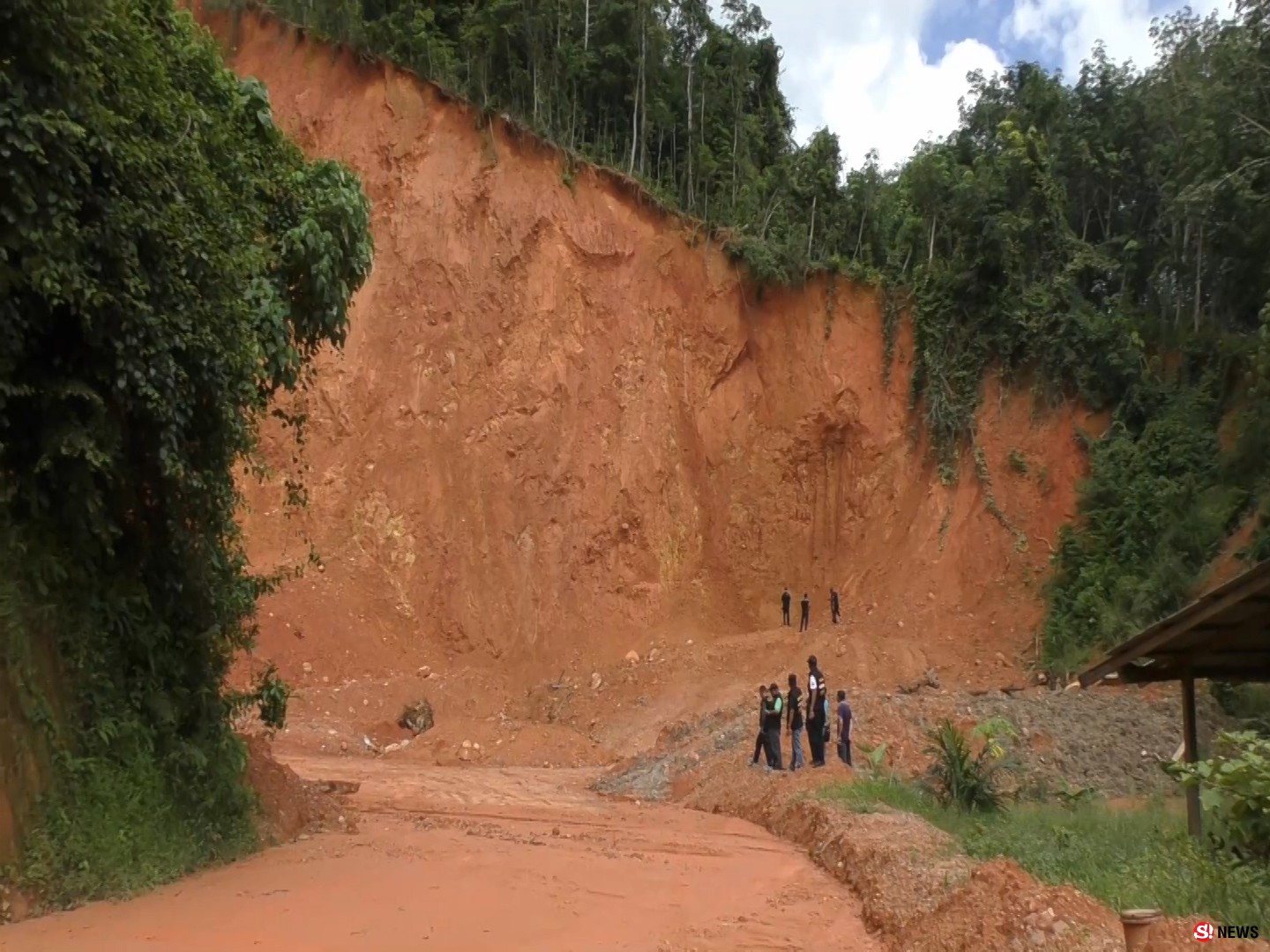 จีพีเอสนำทาง-บุกรวบ ผญบ.ขุดดินรุกล้ำแนวป่า สั่งระงับเตรียมส่งดำเนินคดี 