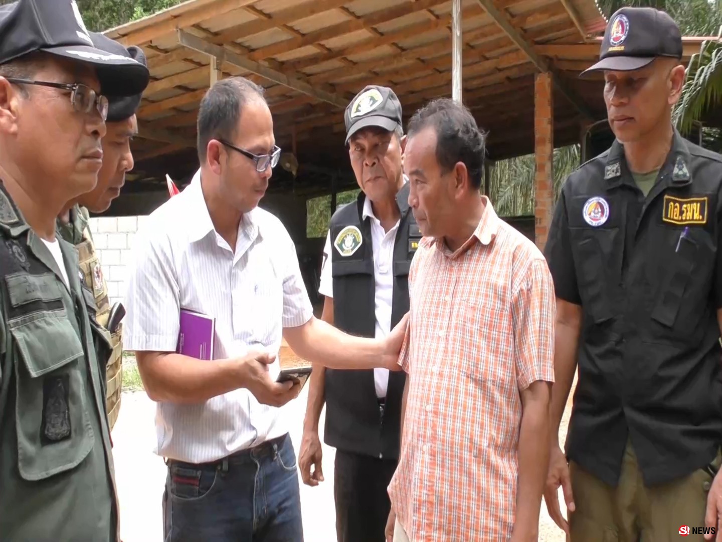 จีพีเอสนำทาง-บุกรวบ ผญบ.ขุดดินรุกล้ำแนวป่า สั่งระงับเตรียมส่งดำเนินคดี 