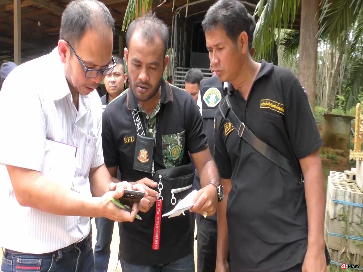 จีพีเอสนำทาง-บุกรวบ ผญบ.ขุดดินรุกล้ำแนวป่า สั่งระงับเตรียมส่งดำเนินคดี 