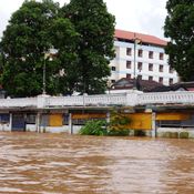 มุกดาหาร ระดับน้ำโขงยังสูง สถานีเรือมุกดาหารเฝ้าระวังติดตามอย่างใกล้ชิด