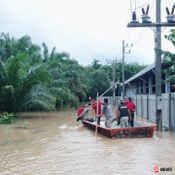 น้ำจากเทือกเขาพระหมี ไหลหลากเอ่อล้นเข้าท่วมบ้านเรือนประชาชน20หลังคาเรือน