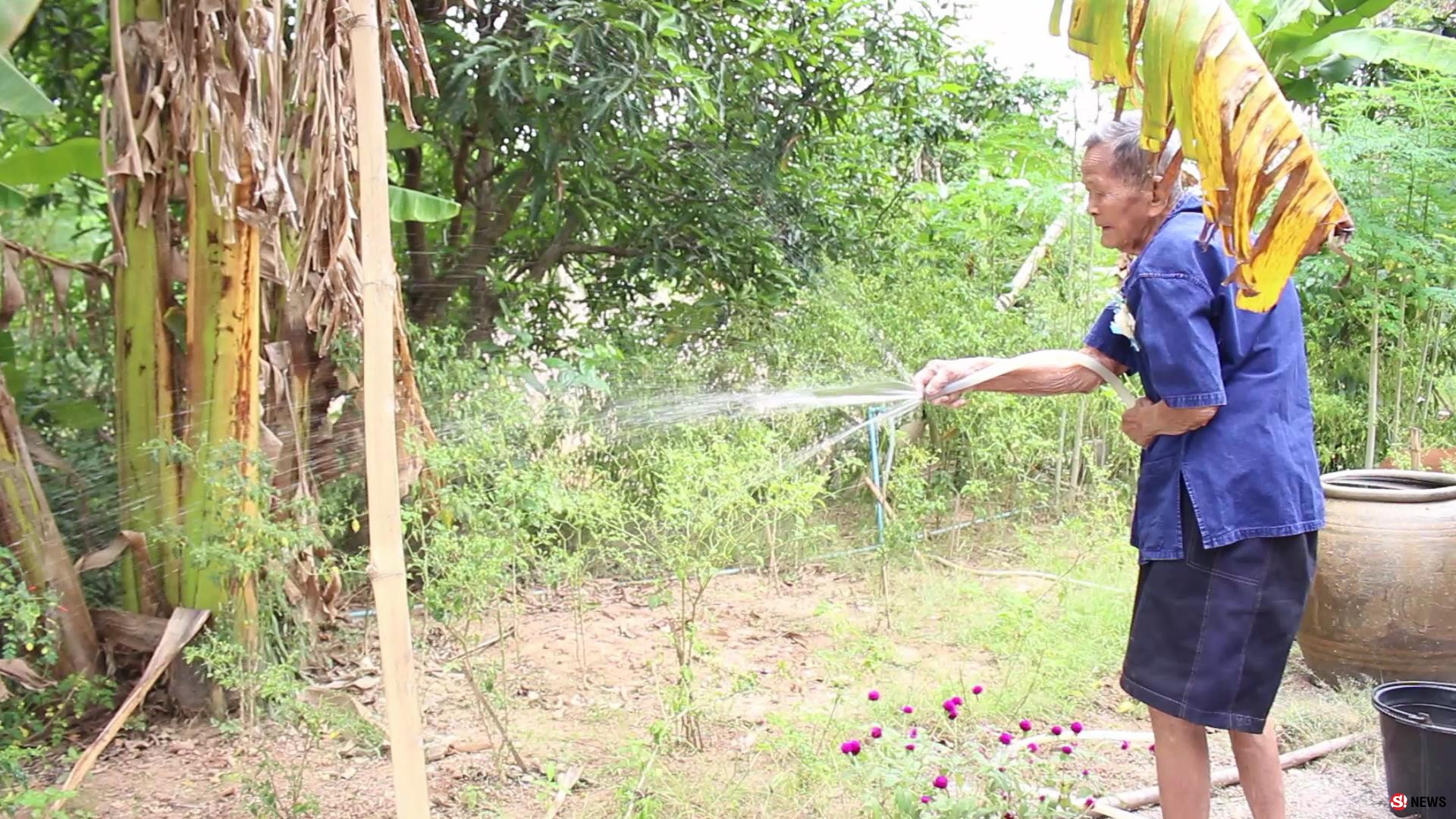 พบคุณปู่ซู่ซ่า 5 แผ่นดิน อายุ 101 ปี ยังปึ๋งปั๋งเตะปี๊บดัง เผยยาอายุวัฒนะ “น้ำพริกผักแว่น”