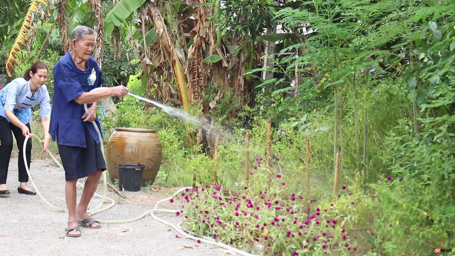 พบคุณปู่ซู่ซ่า 5 แผ่นดิน อายุ 101 ปี ยังปึ๋งปั๋งเตะปี๊บดัง เผยยาอายุวัฒนะ “น้ำพริกผักแว่น”