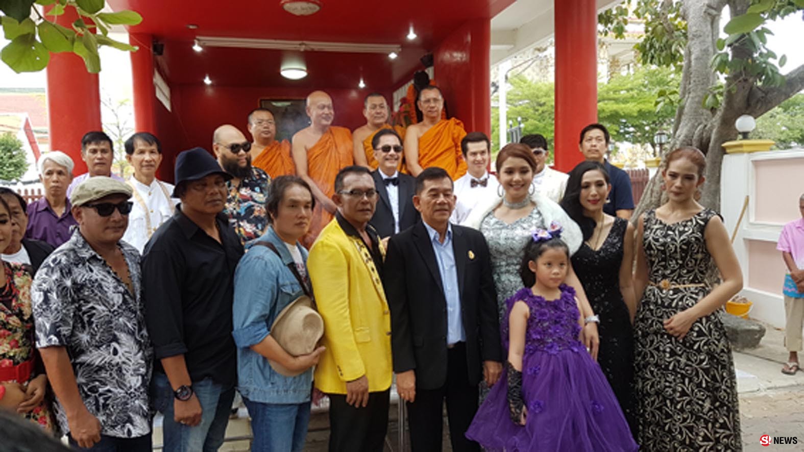 50 ปีรำลึก “ราชาเพลงลูกทุ่ง” สุรพล สมบัติเจริญ-ครอบครัวนำทัพศิลปินบวงสรวง-ฟรีคอนเสิร์ต  