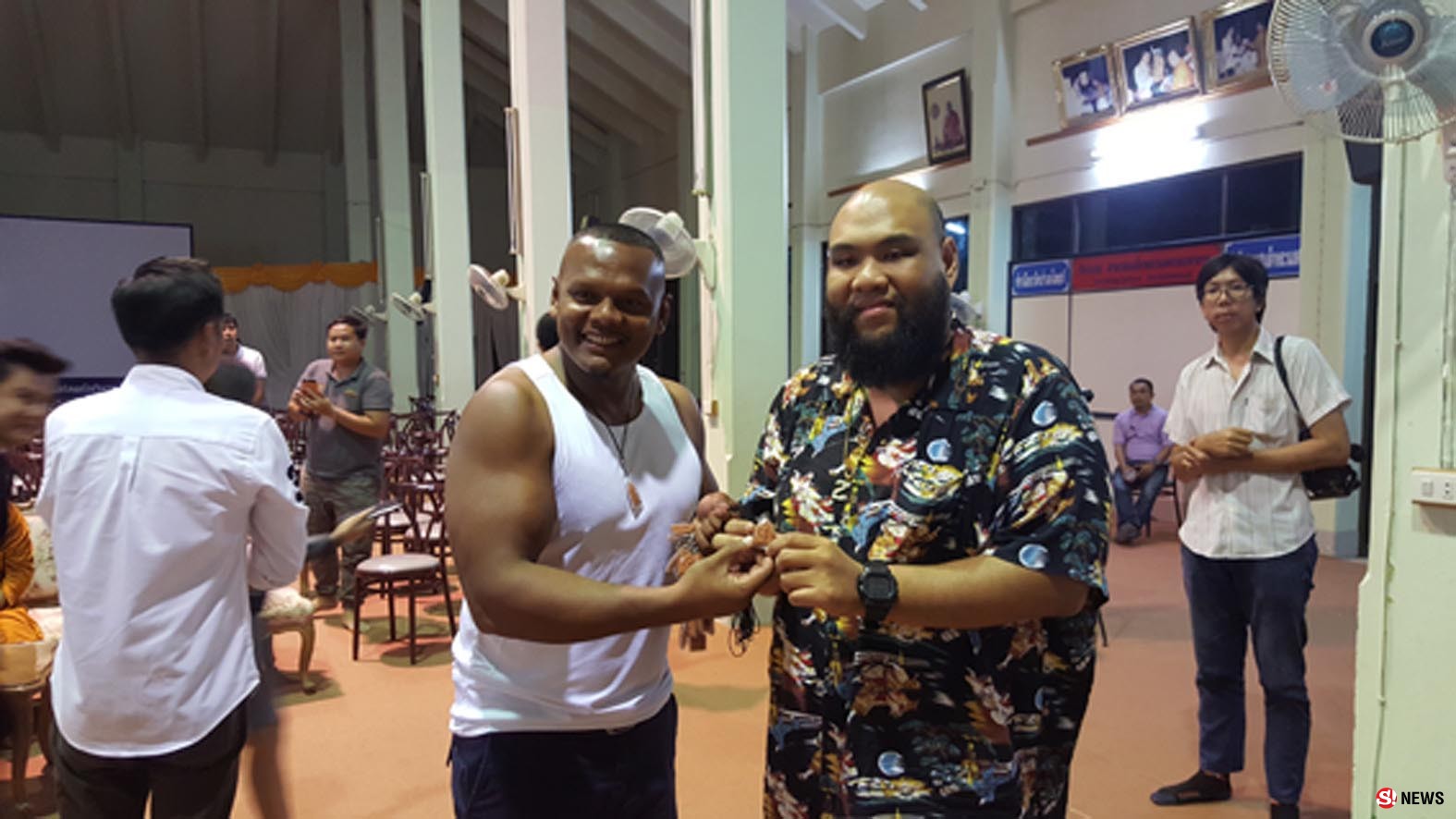 50 ปีรำลึก “ราชาเพลงลูกทุ่ง” สุรพล สมบัติเจริญ-ครอบครัวนำทัพศิลปินบวงสรวง-ฟรีคอนเสิร์ต  