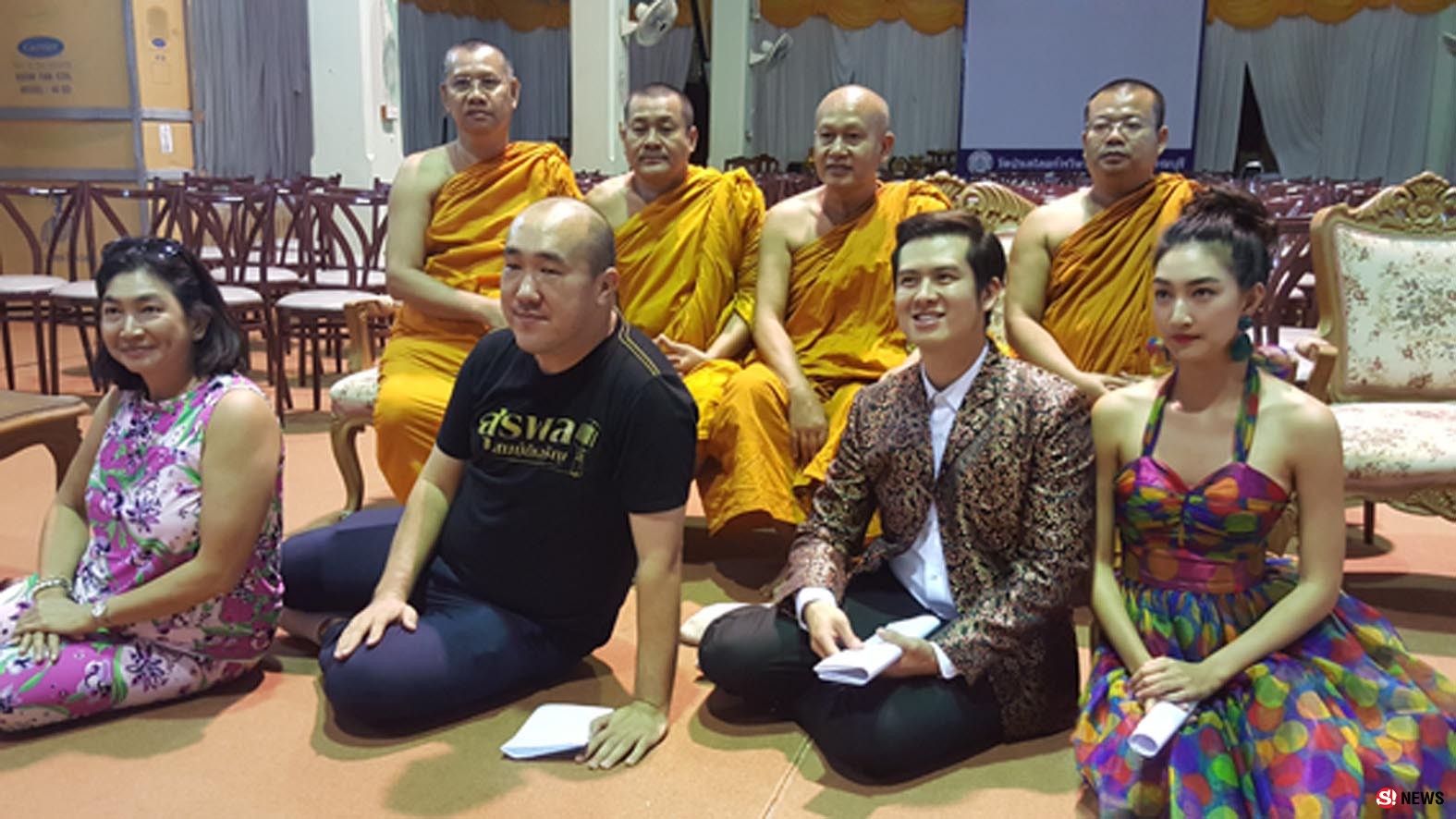 50 ปีรำลึก “ราชาเพลงลูกทุ่ง” สุรพล สมบัติเจริญ-ครอบครัวนำทัพศิลปินบวงสรวง-ฟรีคอนเสิร์ต  