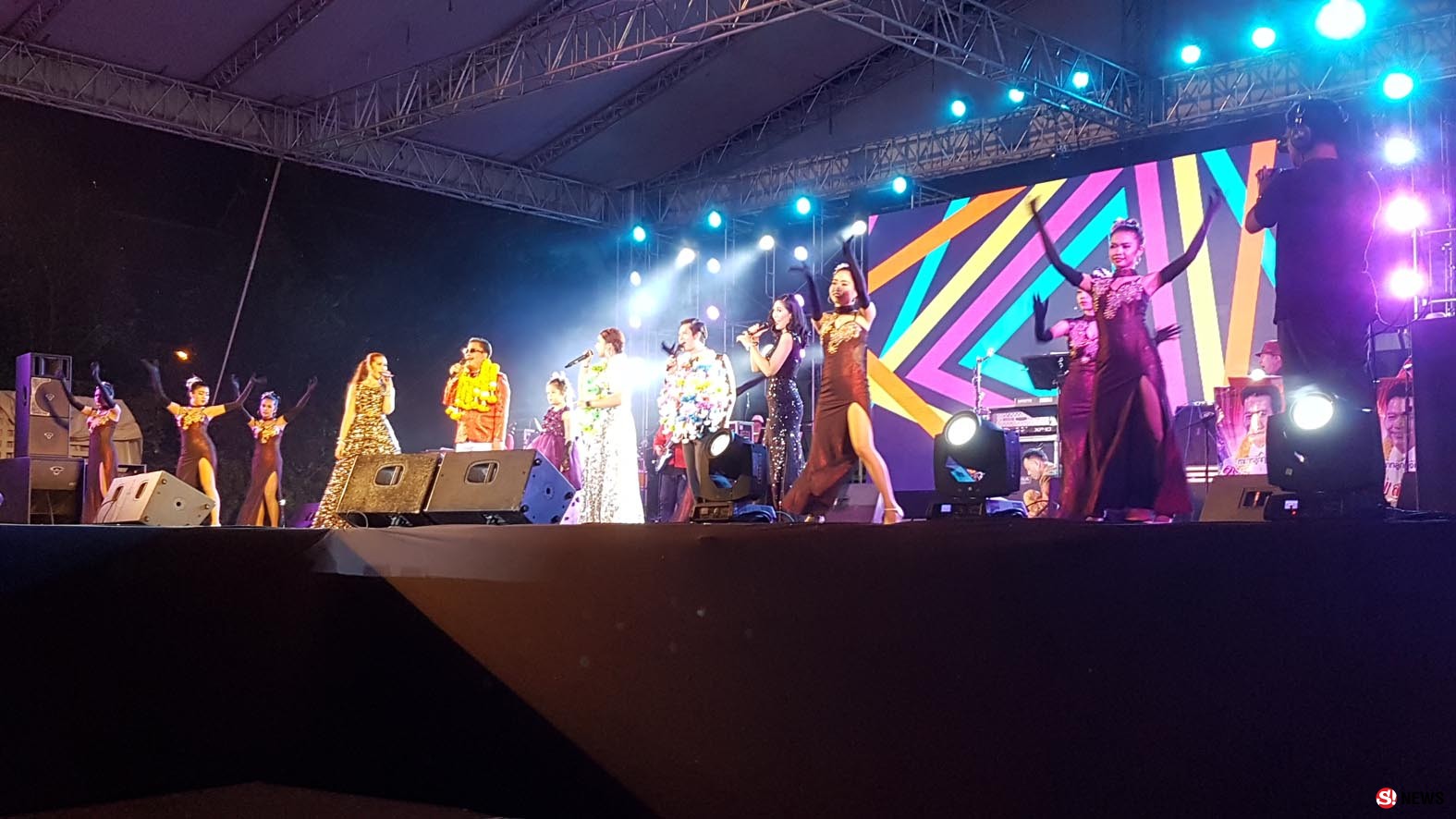 50 ปีรำลึก “ราชาเพลงลูกทุ่ง” สุรพล สมบัติเจริญ-ครอบครัวนำทัพศิลปินบวงสรวง-ฟรีคอนเสิร์ต  