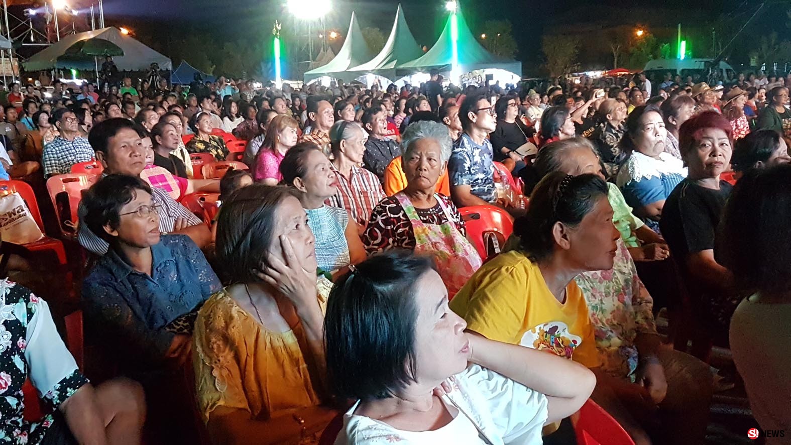 50 ปีรำลึก “ราชาเพลงลูกทุ่ง” สุรพล สมบัติเจริญ-ครอบครัวนำทัพศิลปินบวงสรวง-ฟรีคอนเสิร์ต  