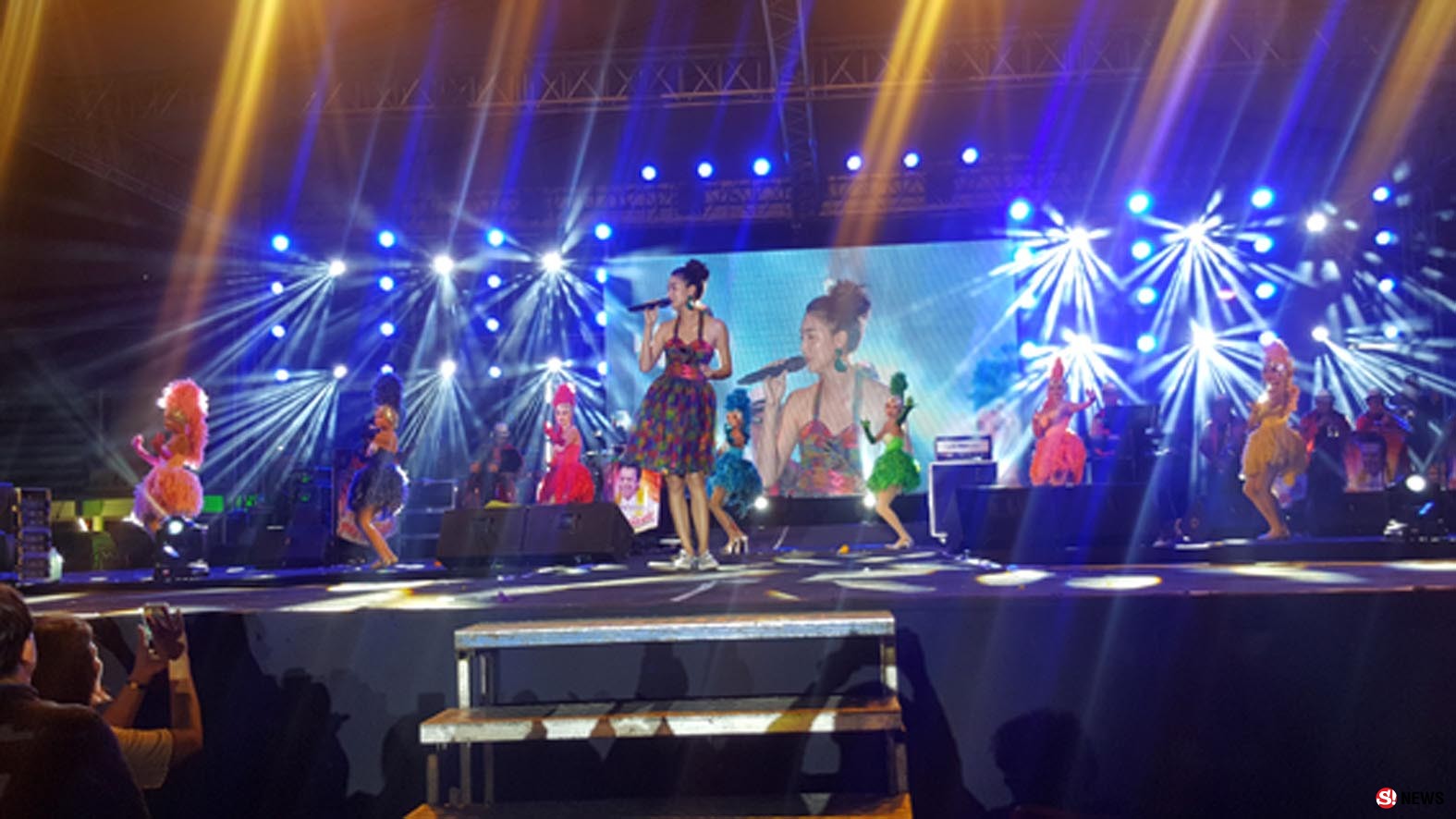 50 ปีรำลึก “ราชาเพลงลูกทุ่ง” สุรพล สมบัติเจริญ-ครอบครัวนำทัพศิลปินบวงสรวง-ฟรีคอนเสิร์ต  