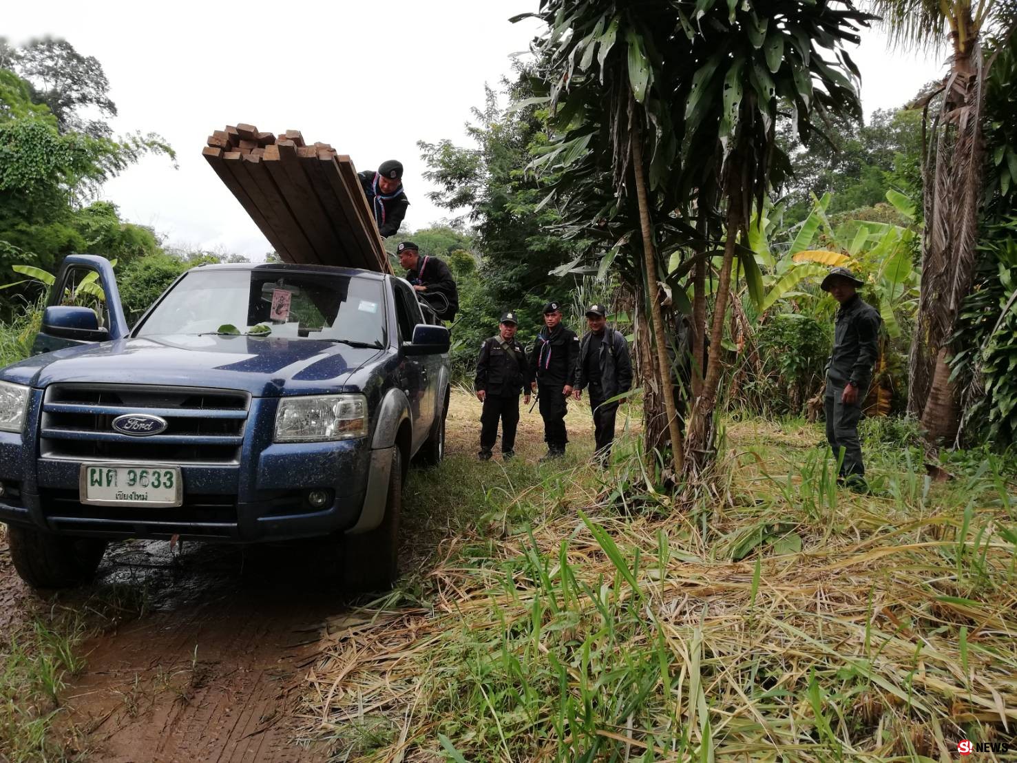 สร้างบ้านอำพรางไม้สักเตรียมขายต่อ