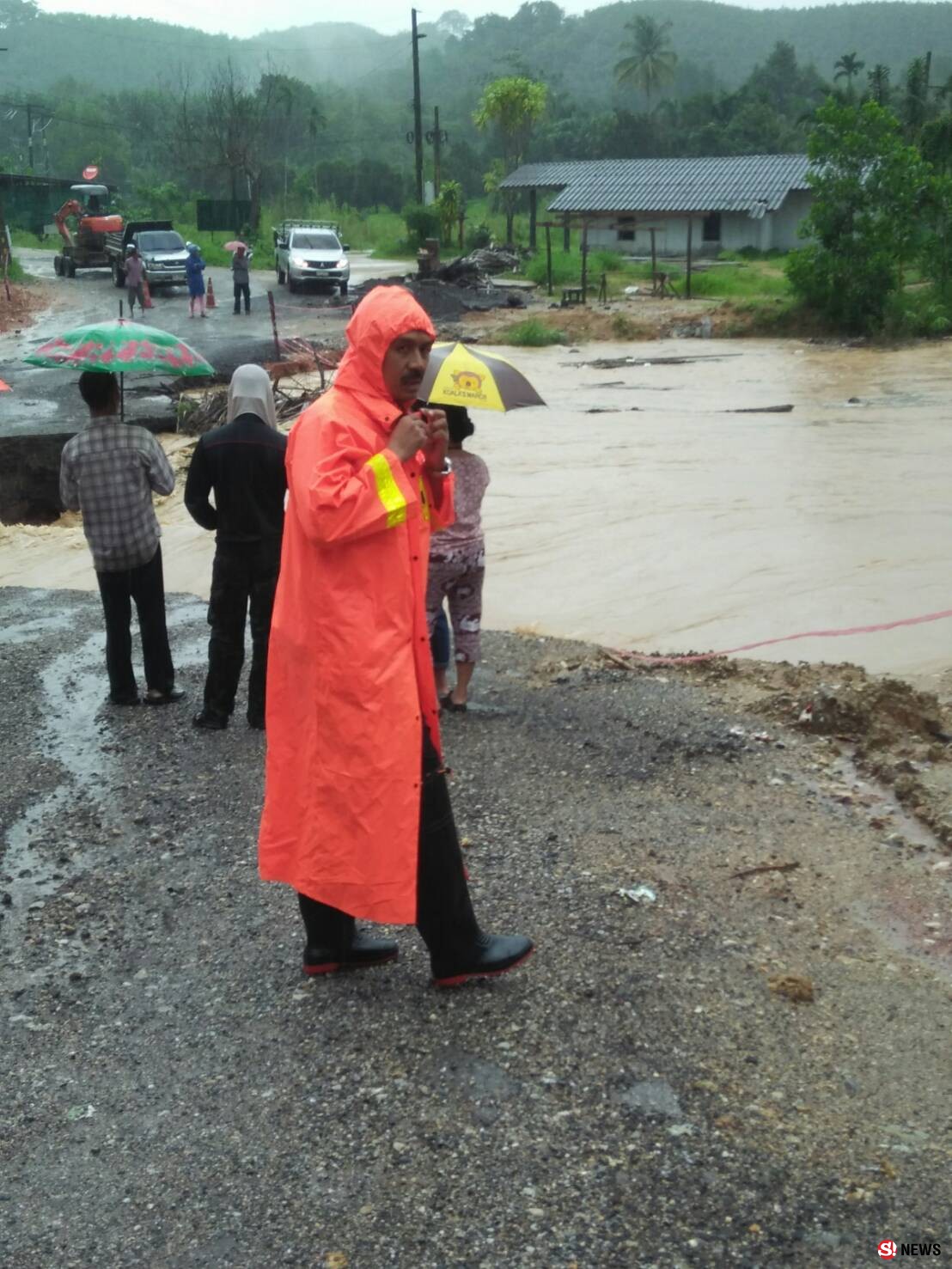 อ่วม...ฝนตกหนักต่อเนื่องถนนขาด น้ำท่วม ดินสไลด์ หลายจุด แจ้งเตือนด่วนให้ประชาชนเฝ้าระวังหลายพื้นที่