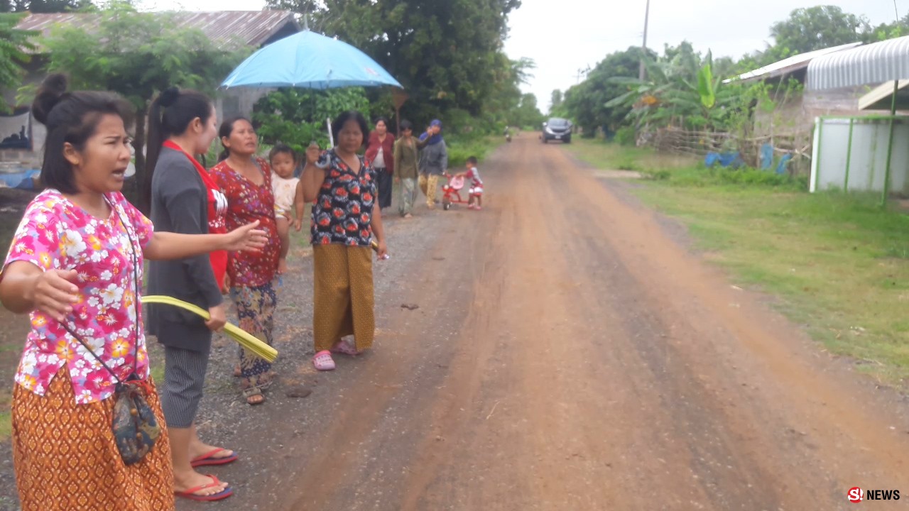 ชาวบ้านโวย! ถนนสร้างผิดจุดแถมระยะสั้น-นายก อบต.โต้ยังไม่เสร็จ รองบอุดหนุน