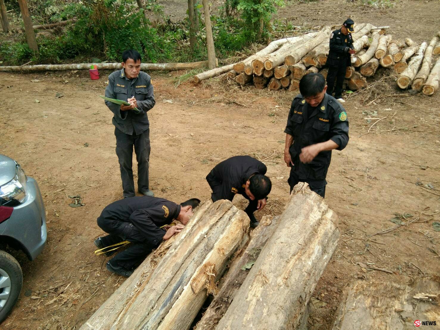 ทหาร-ตำรวจ บุกยึดไม้สักกว่า147 ท่อน เขตป่าสงวนลำปาง- ไร้เงาผู้ครอบครอง 