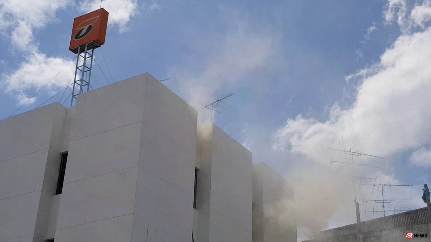 ควันโขมง! ไฟไหม้ 