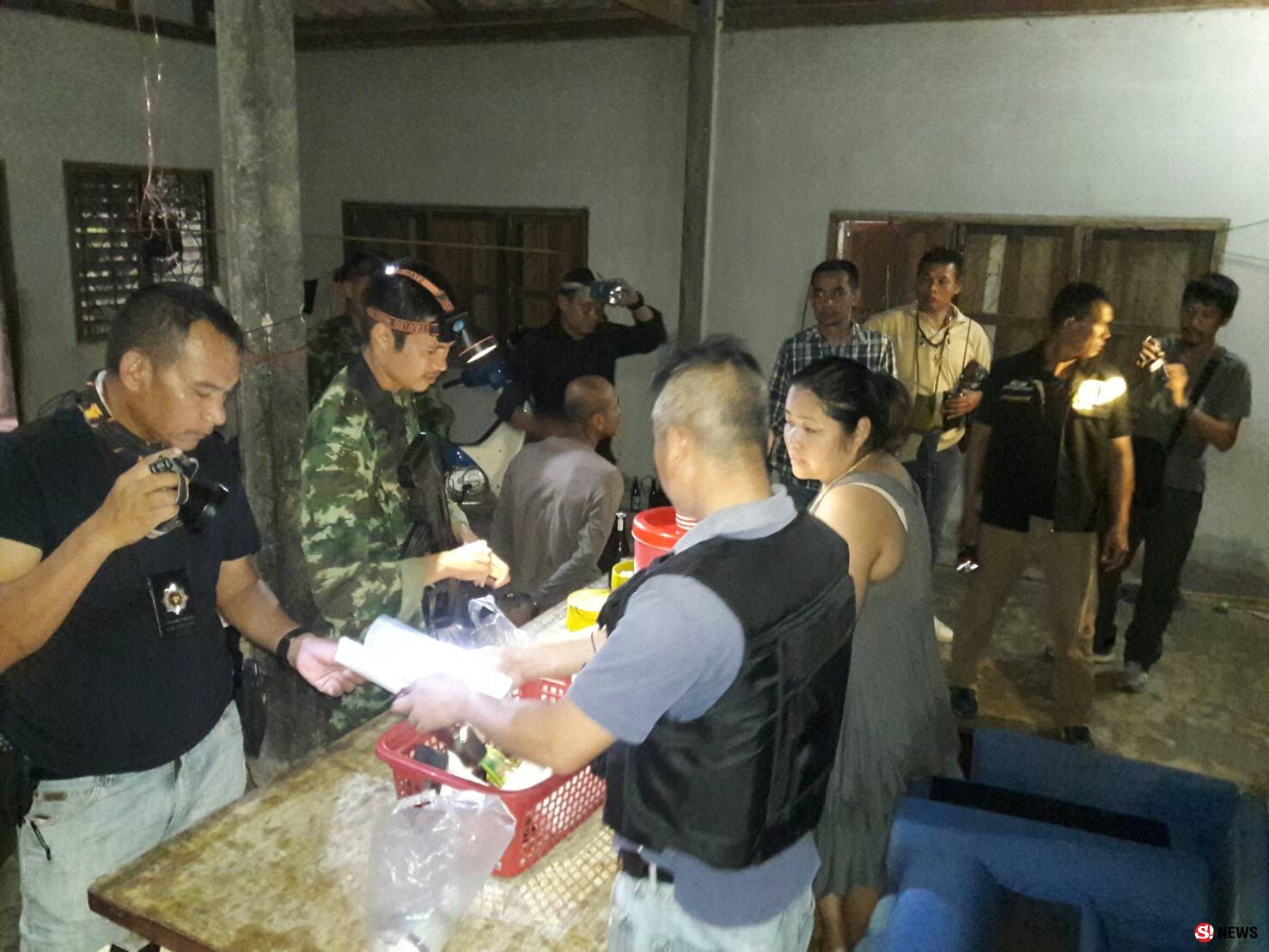 ซุ่มป่าละเมาะจับกระบะต้องสงสัย-รวบผู้ต้องหาปล่อยยานรก ยึดยาบ้ากว่า 6,000 เม็ด