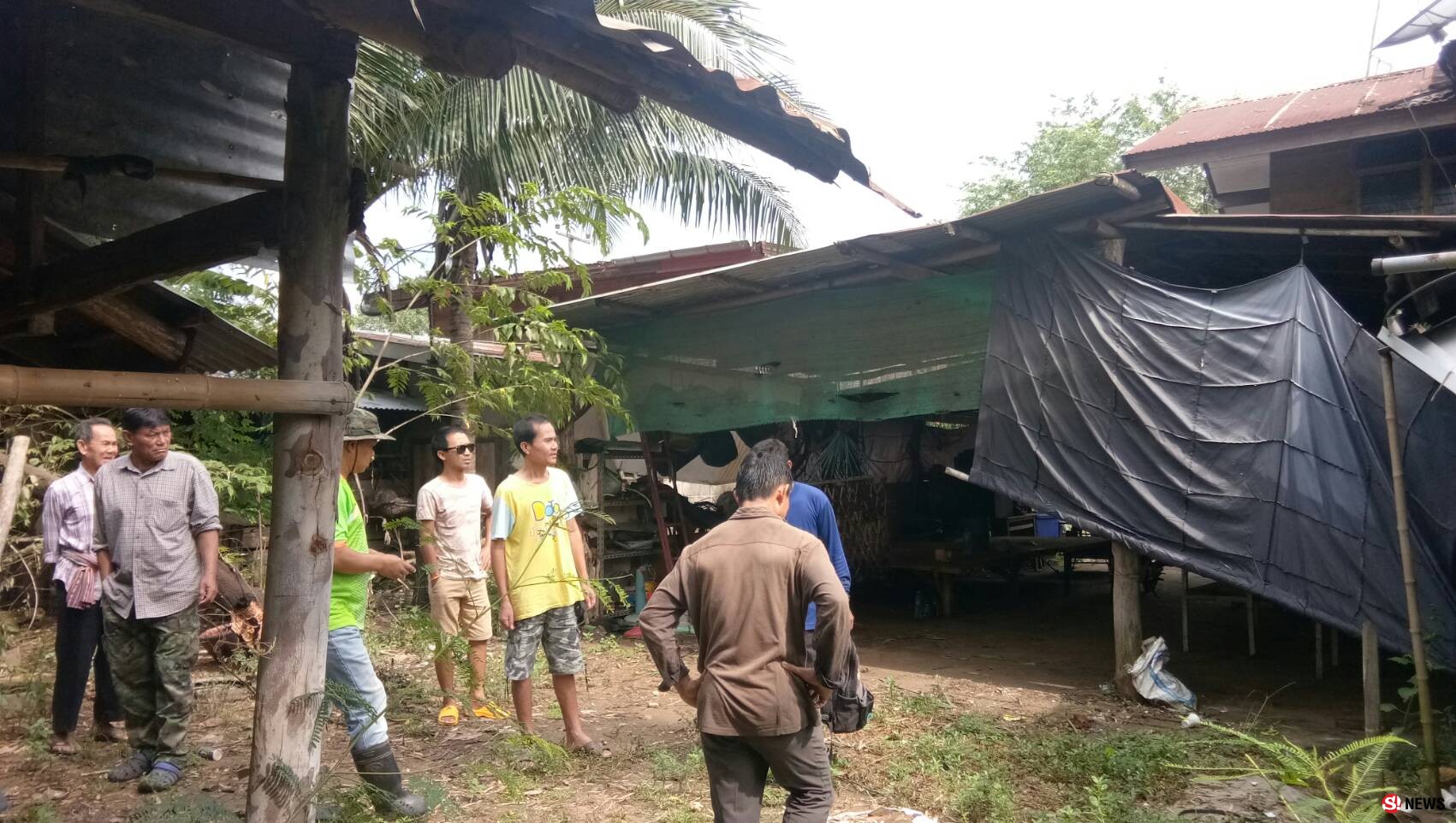 พายุลมแรงพัดบ้านเรือนชาวบ้าน 2 หมู่บ้าน อ.นาตาลเสียหายต้นไม้โค่นทับบ้าน ทับสายไฟฟ้า