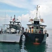 2.4 แสนลิตร จับเรือลอบขนดีเซลเถื่อนกลางทะเลอ่าวไทย