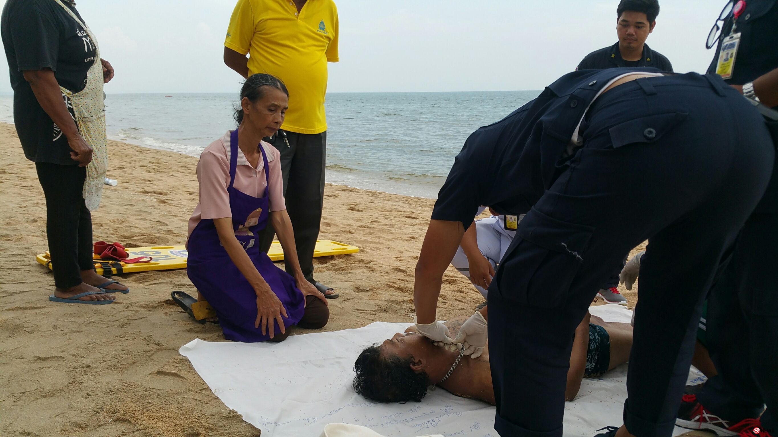 แม่ร่ำไห้-ลูกชายหยุดงานเที่ยวหาดจอมเทียนลงเล่นน้ำ แต่โชคร้ายเป็นตะคริวจมดับ