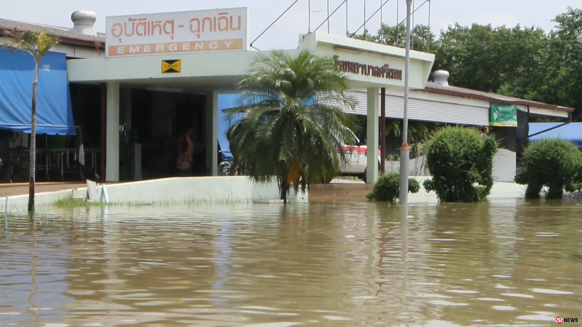 เพชรบูรณ์ เกิดน้ำป่าจากเทือกเขาถมอรัตน์ ไหลเข้าท่วมโรงพยาบาลศรีเทพ