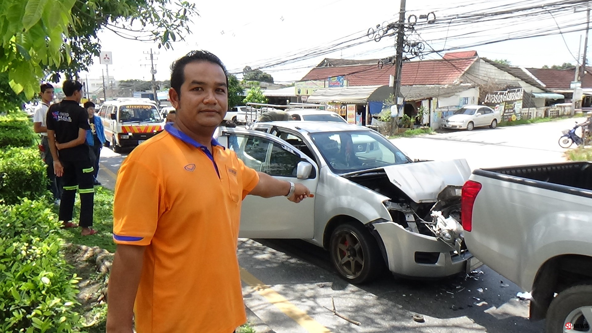 จะรีบไปไหน? หนุ่มช่างแอร์ซิ่งกระบะ เบรกไม่ทันซัด 4 คันรวด