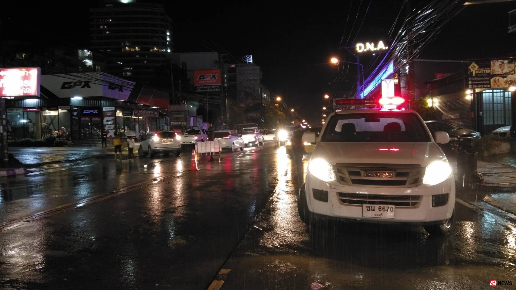 อีกมุมของ “พัทยา” ยามฝนกระหน่ำน้ำท่วมขัง-มองเห็นขยะลอยเกลื่อน