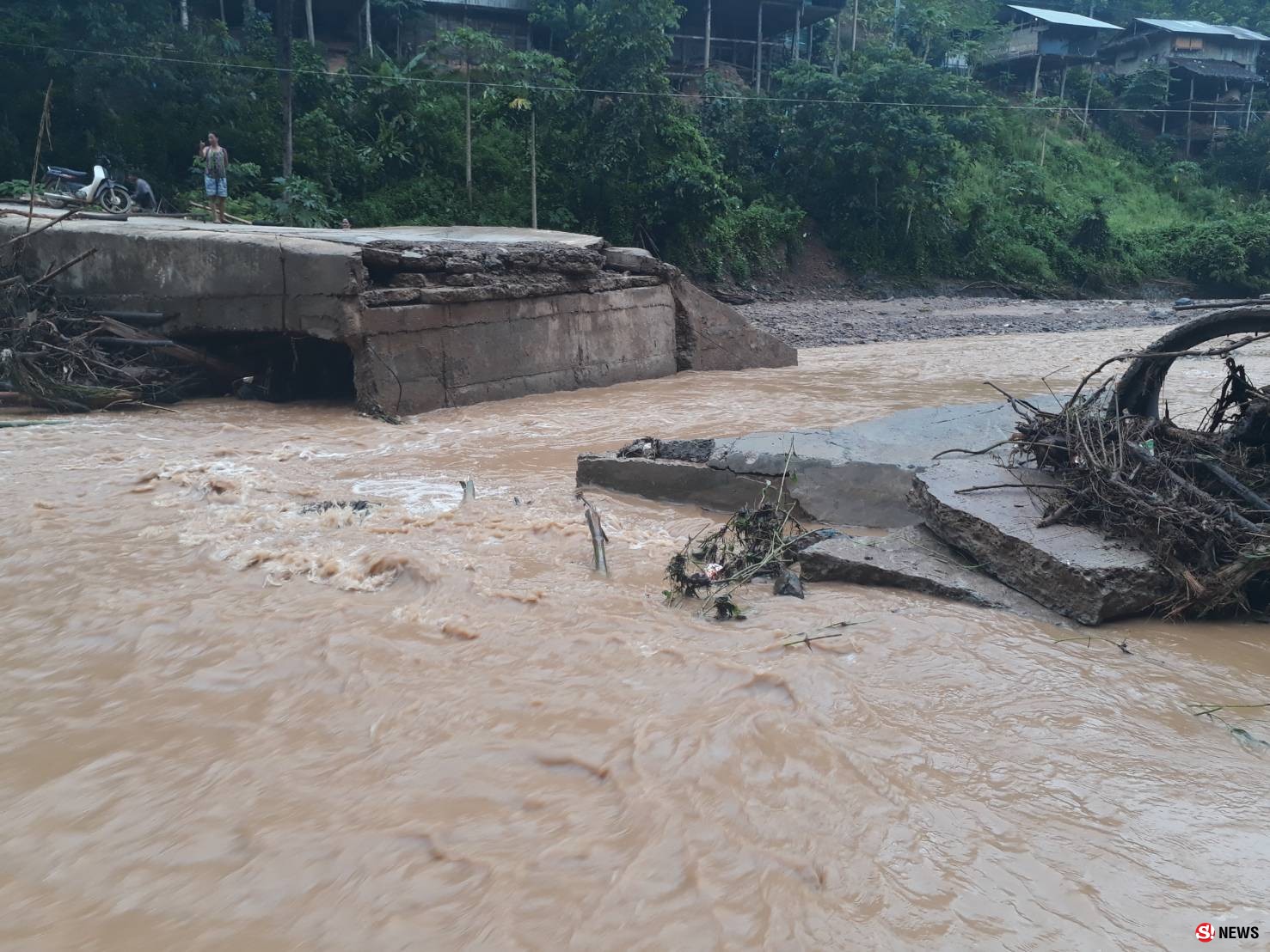 สะพานขาดสะบั้น-ทหารเร่งช่วยราษฎร “บ้านแม่สามแลบ” ถูกตัดขาดสิ้นเชิง