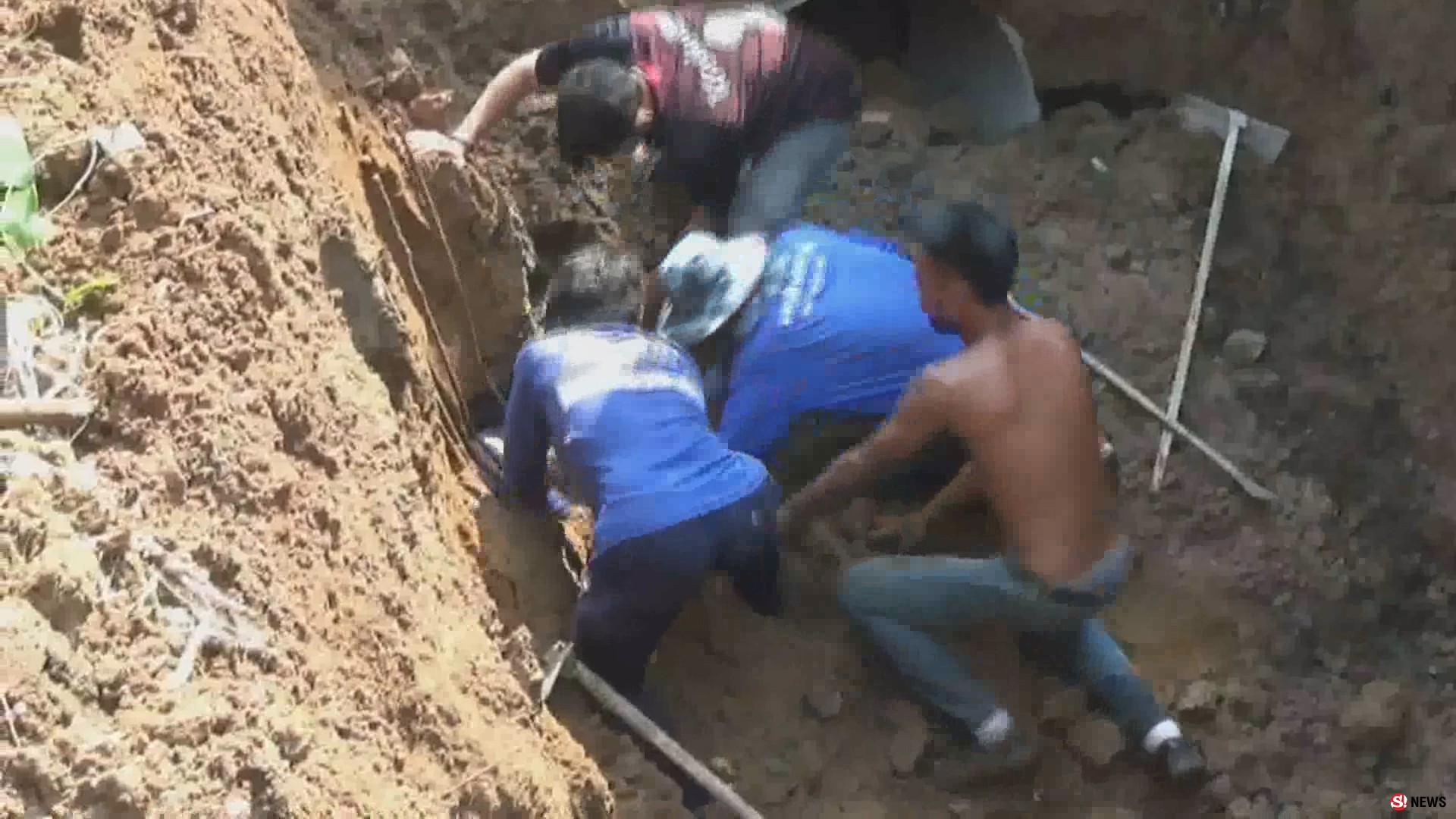 สุโขทัยเร่งช่วยชีวิตคนงานก่อสร้างถูกดินถล่มทับสาหัส